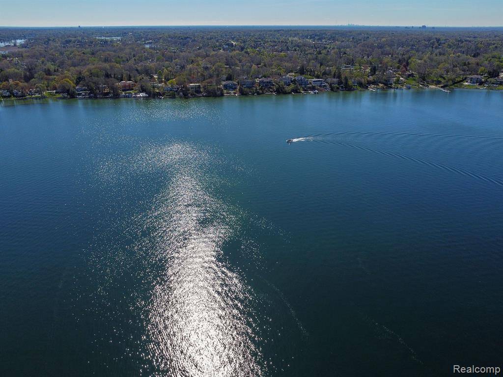 West Bloomfield, MI 48324 1918,2900 LAKEWOODS
