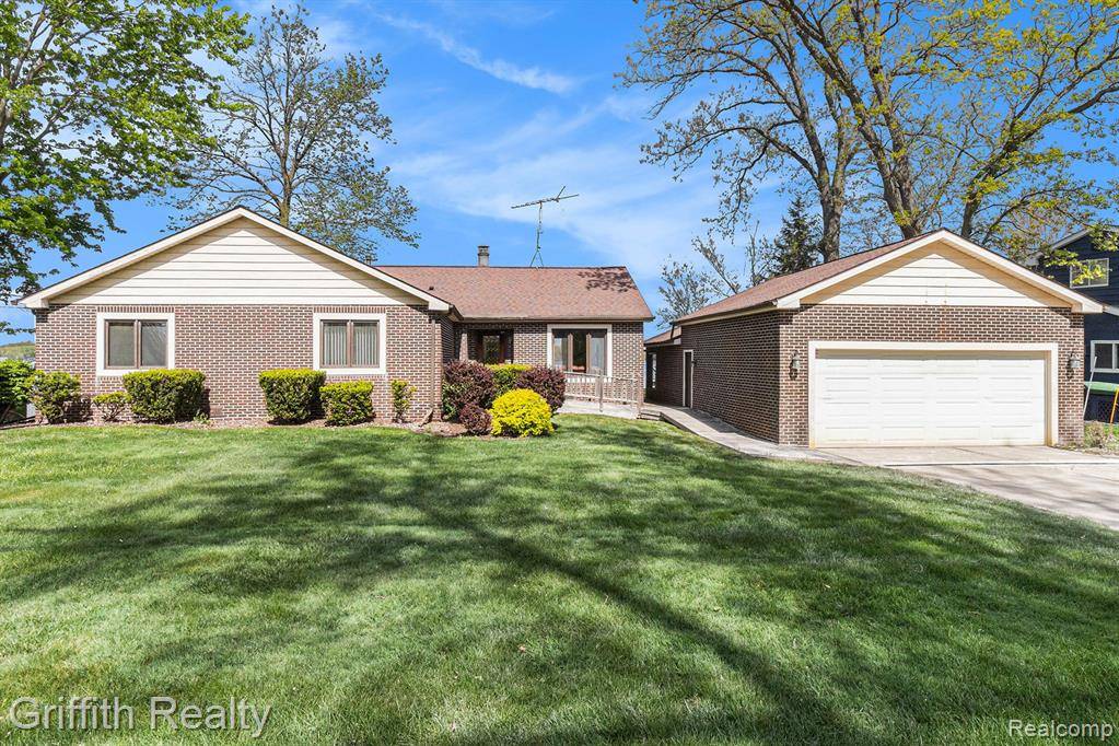 8570 RIVERSIDE Drive, Brighton, MI 48116 8234