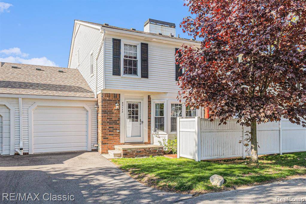 42173 OLD POND Circle, Plymouth, MI 48170 2569