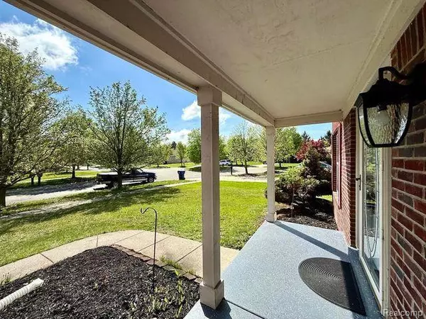 Canton, MI 48188 2212,4158 KIMBERLY Drive