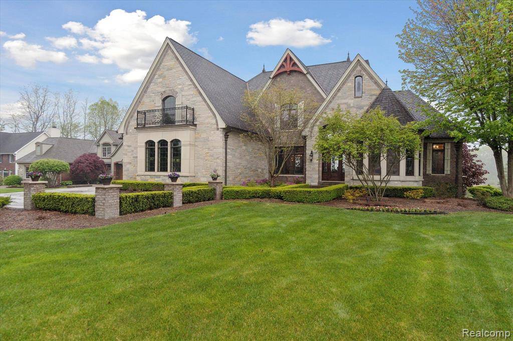 3158 ASPEN RIDGE Court, Howell, MI 48843 6490
