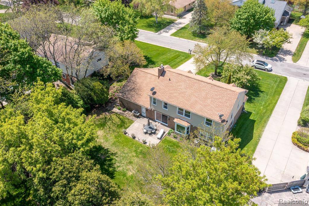 Bloomfield Hills, MI 48302 2559,5389 Vincennes Drive