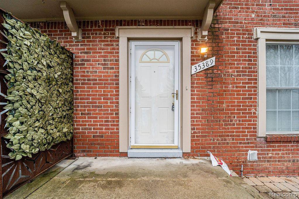 Sterling Heights, MI 48312 3632,35389B TALL OAKS Drive