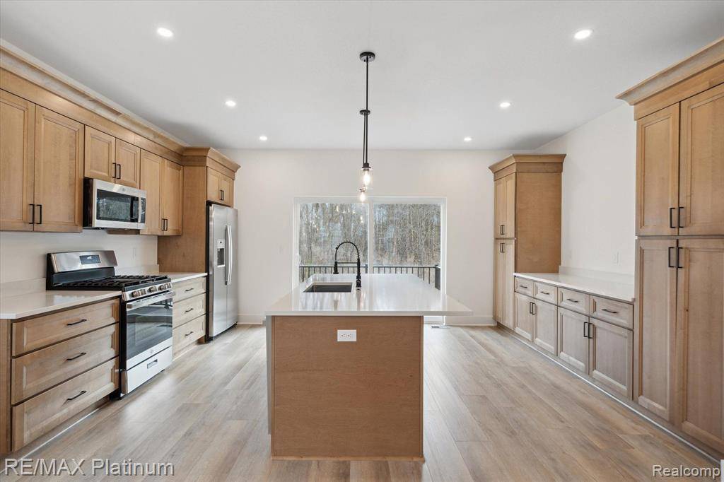 Howell, MI 48855,1699 PINECROFT Lane