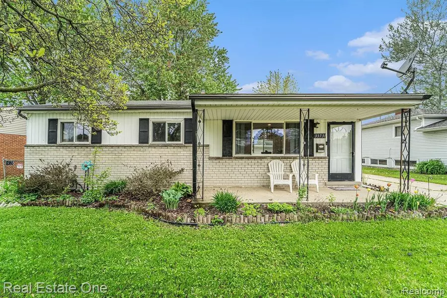 33731 NEWPORT Drive, Sterling Heights, MI 48310 5861