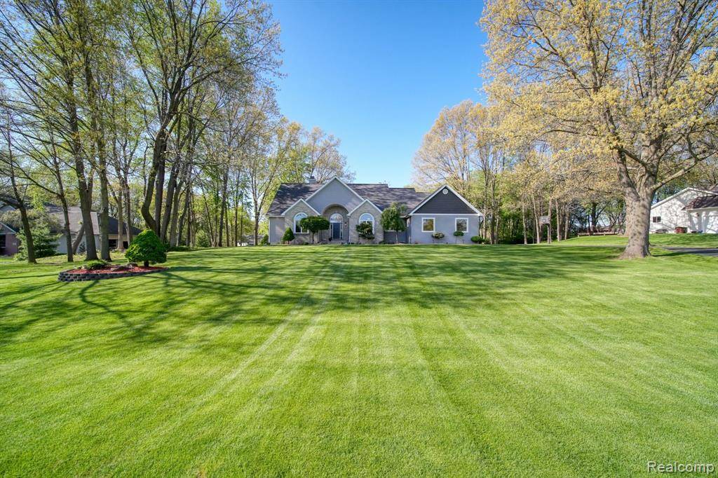 Jackson, MI 49201 7903,4852 INDIAN CREEK Drive