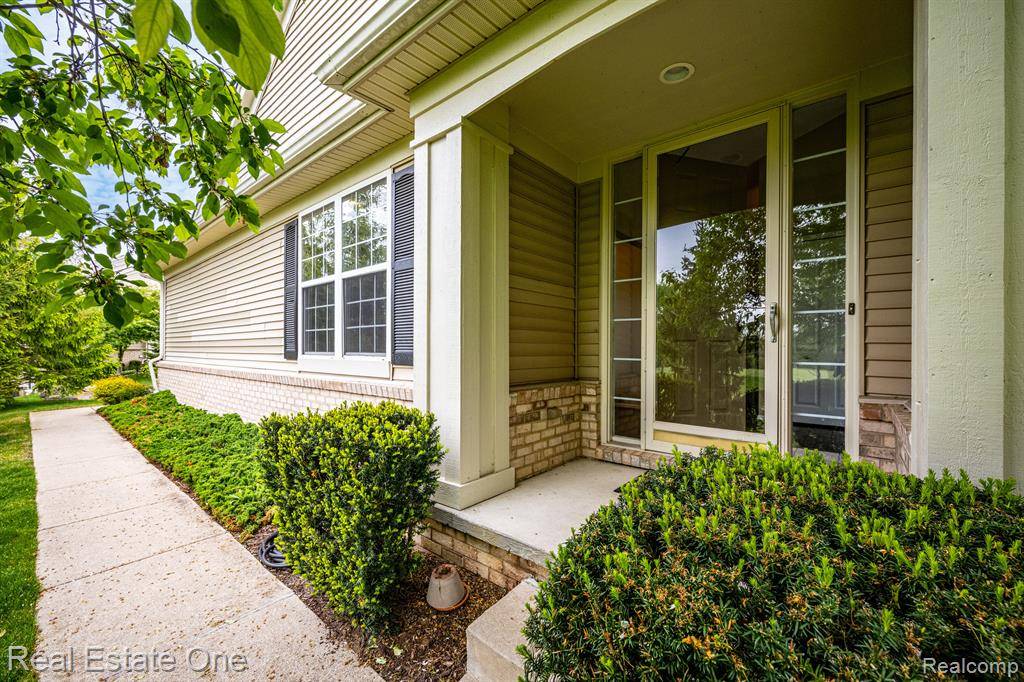Clarkston, MI 48346 3190,5947 BAYPOINTE Boulevard