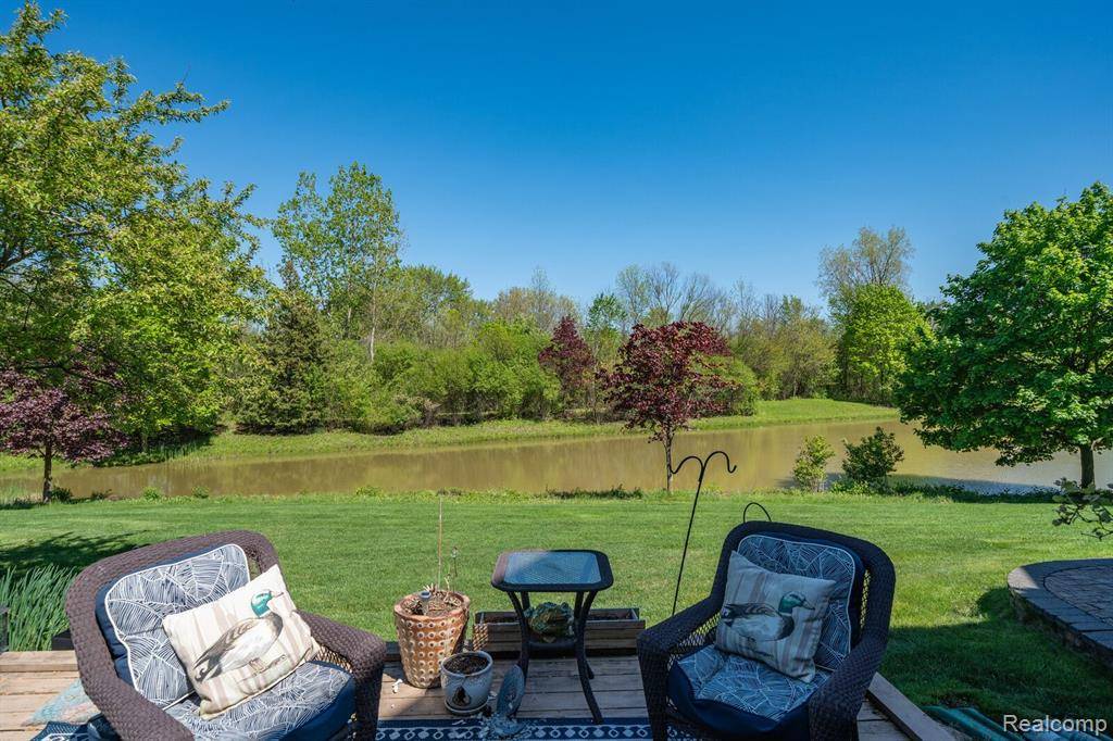 Canton, MI 48188 2343,3897 HUNTERS WAY