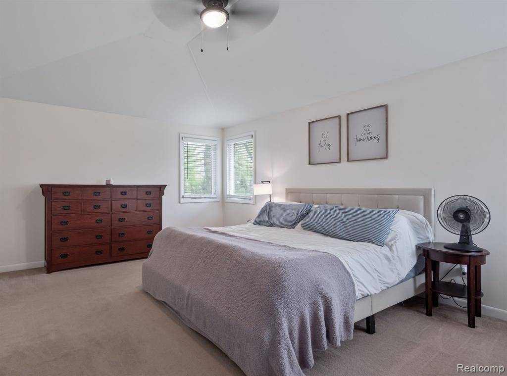 Shelby Twp, MI 48316 4236,5032 Helene Avenue