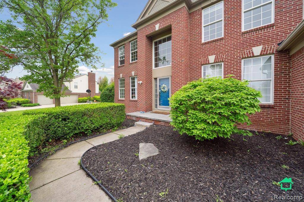 Canton, MI 48188 1497,49110 MANHATTAN Circle