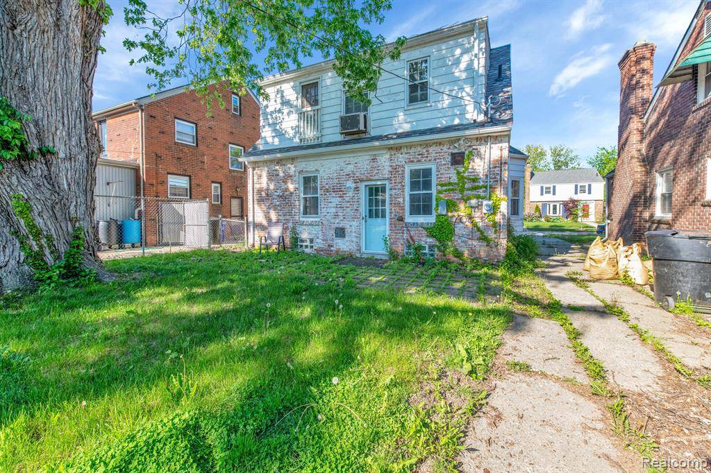 Detroit, MI 48224 2384,4407 BISHOP Street