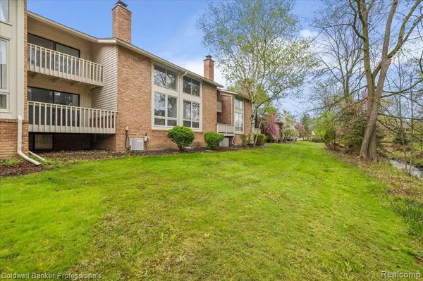 West Bloomfield, MI 48322 3527,7020 Bridge Way