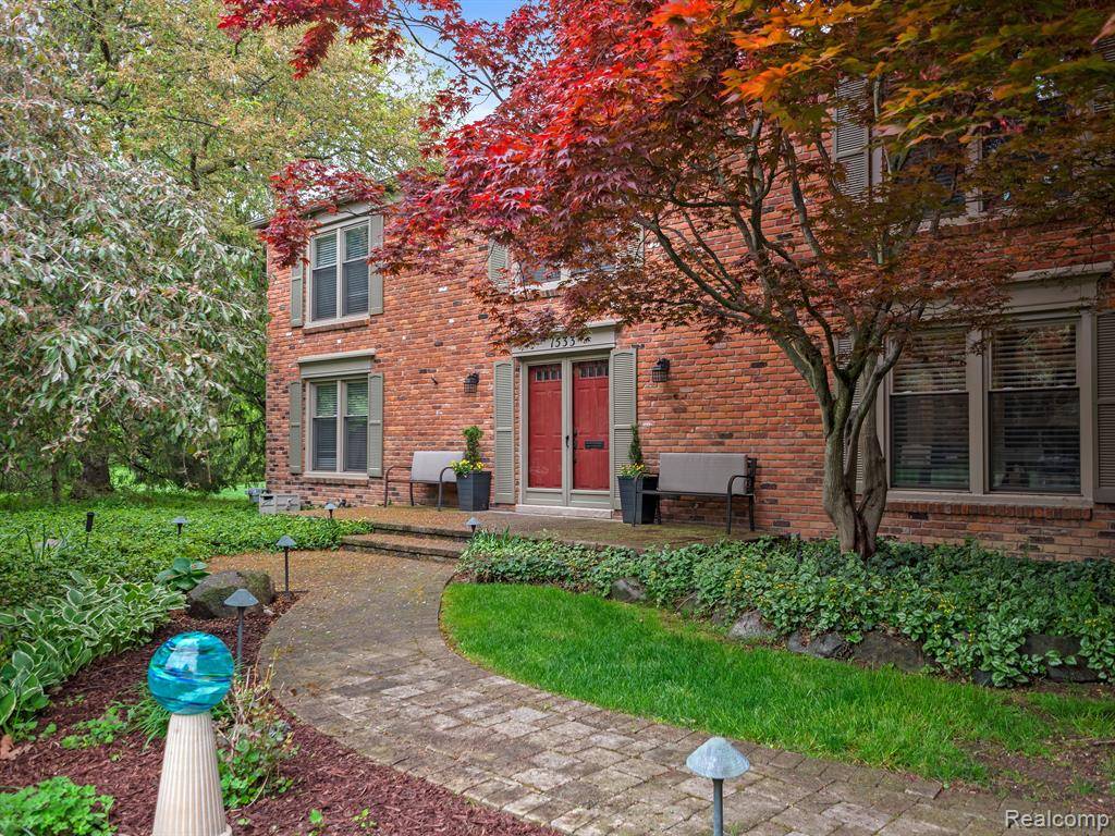 Birmingham, MI 48009 2909,1533 PLEASANT Court