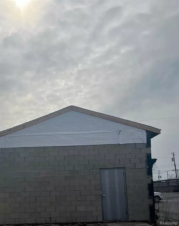 Detroit, MI 48238 1708,8846 Fenkell Street