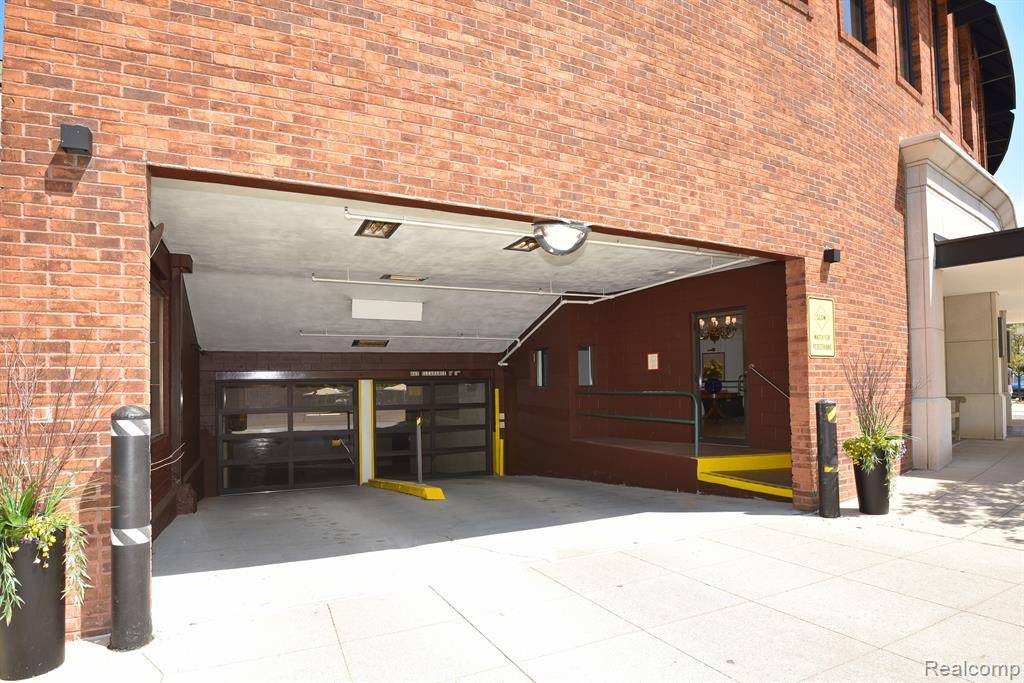 Birmingham, MI 48009,211 E Merrill