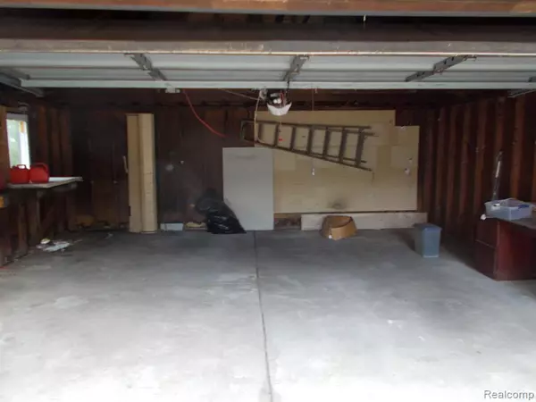 Roseville, MI 48066 4325,16705 MARTIN Road