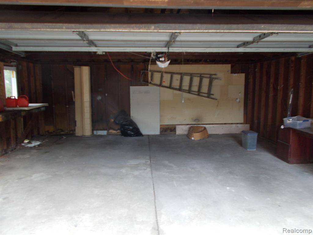 Roseville, MI 48066 4325,16705 MARTIN Road