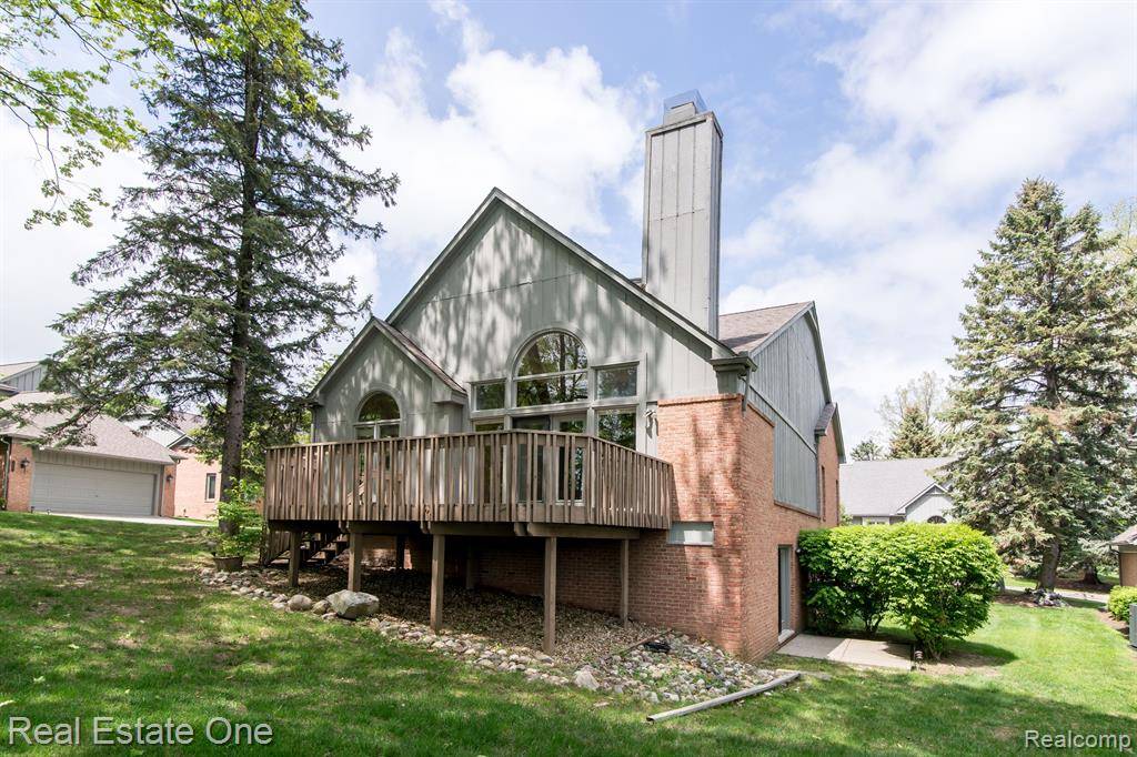 Farmington Hills, MI 48331 3067,28262 BURTON Lane