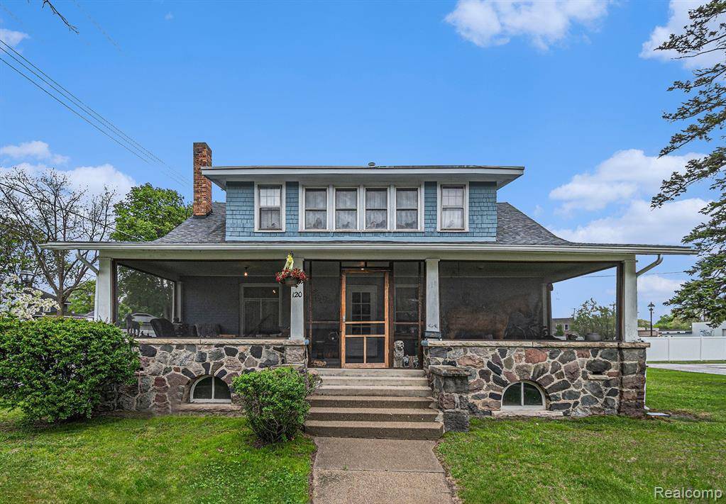Caro, MI 48723 1704,120 W Adams Street
