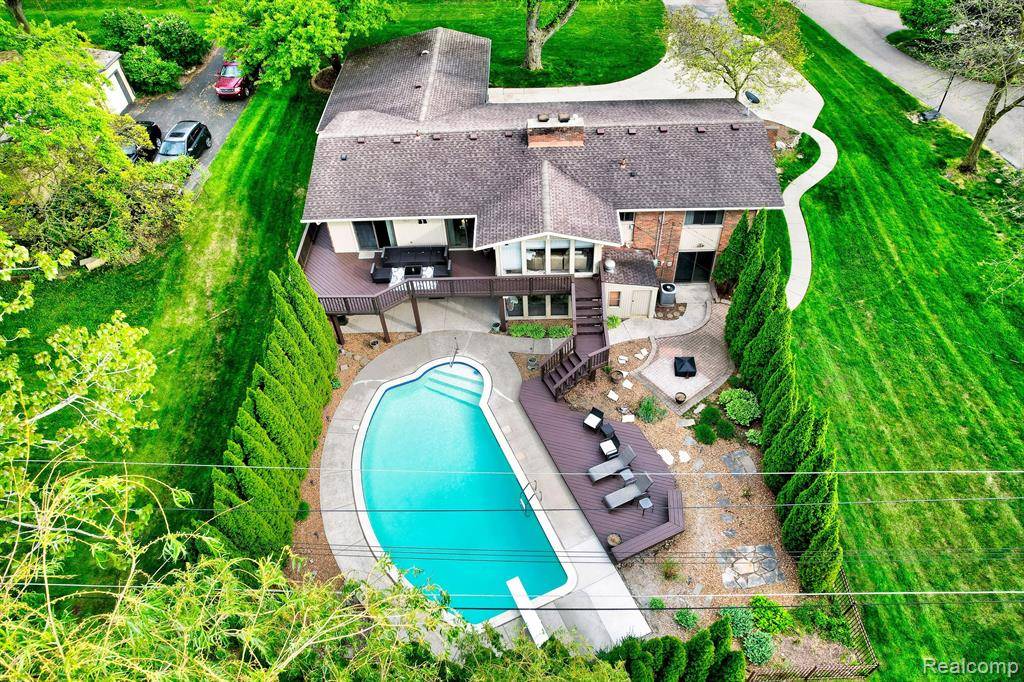 38616 SILKEN GLEN Drive, Northville, MI 48335 8960
