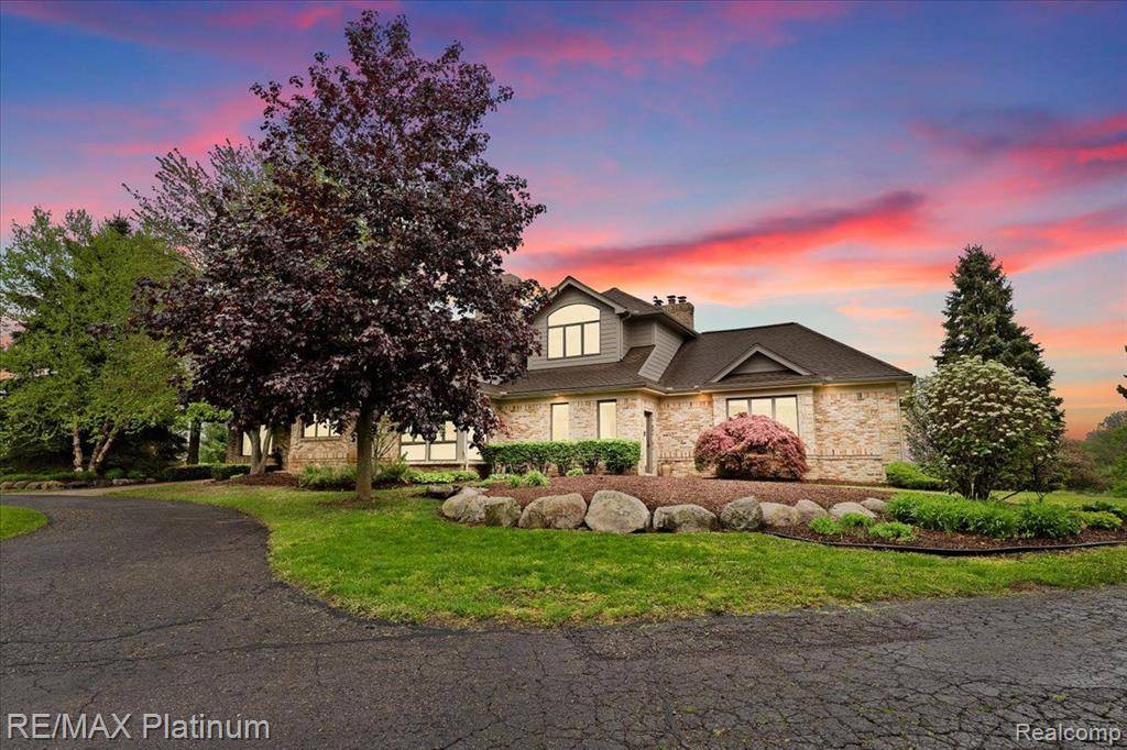 5226 Pleasant Hill Drive, Fenton, MI 48430 9336