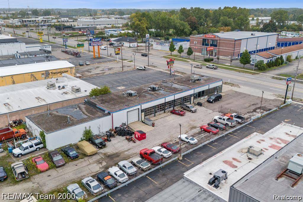 2330 S DORT, Flint, MI 48507 5206
