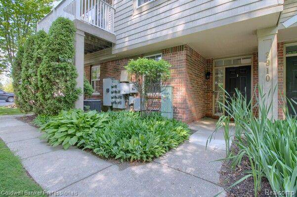 Canton, MI 48188 7232,3910 NORWICH Drive