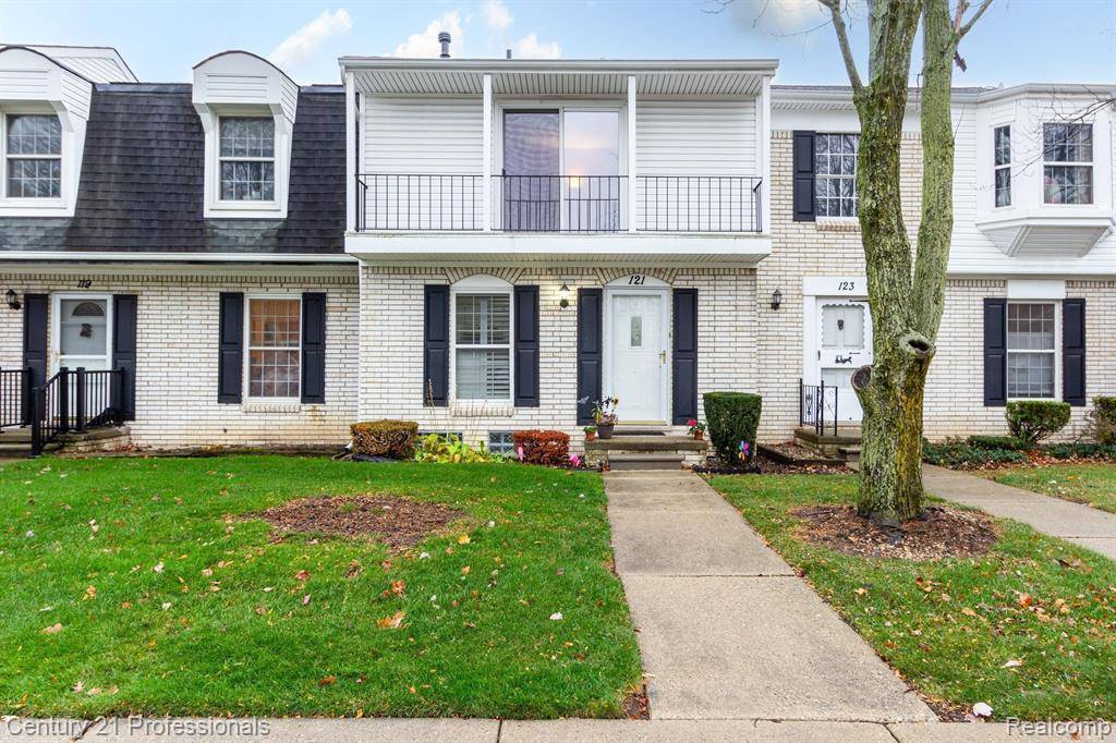 121 STRATFORD Lane, Rochester Hills, MI 48309 2011