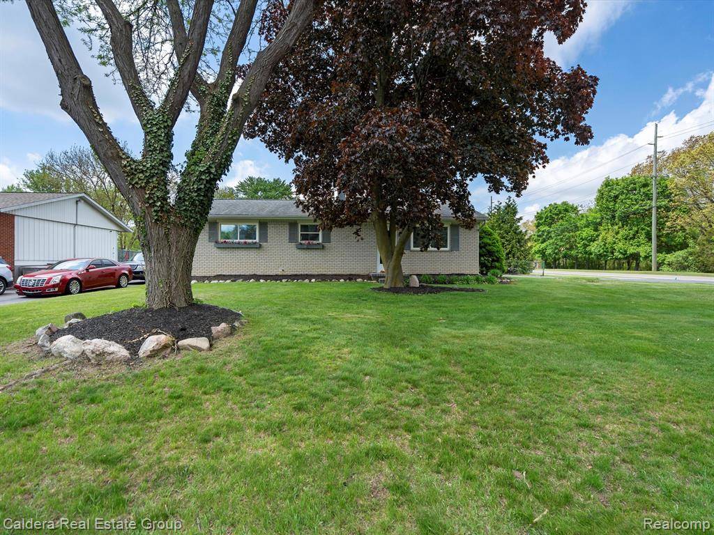 Wolverine Lake, MI 48390 2021,600 LOS ARBOLES Drive
