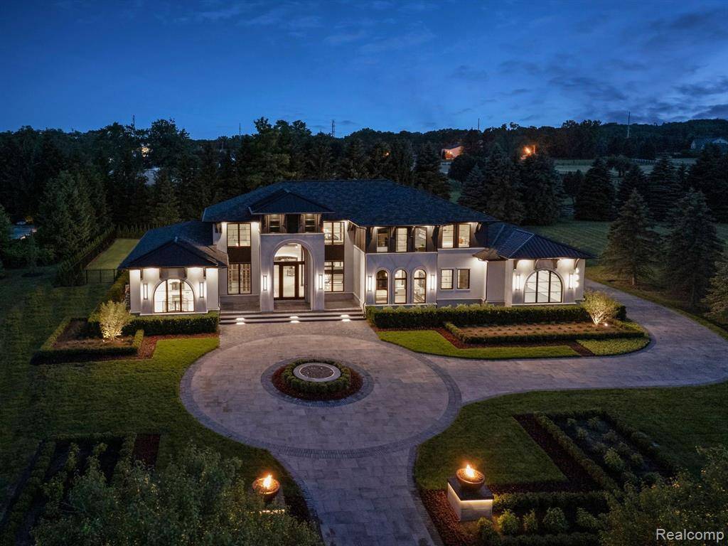 Bloomfield Hills, MI 48304 2363,600 Chase Lane