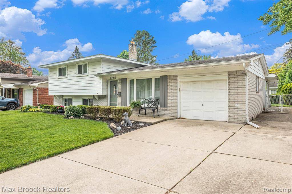 Farmington, MI 48336 5036,33219 FLANDERS Street