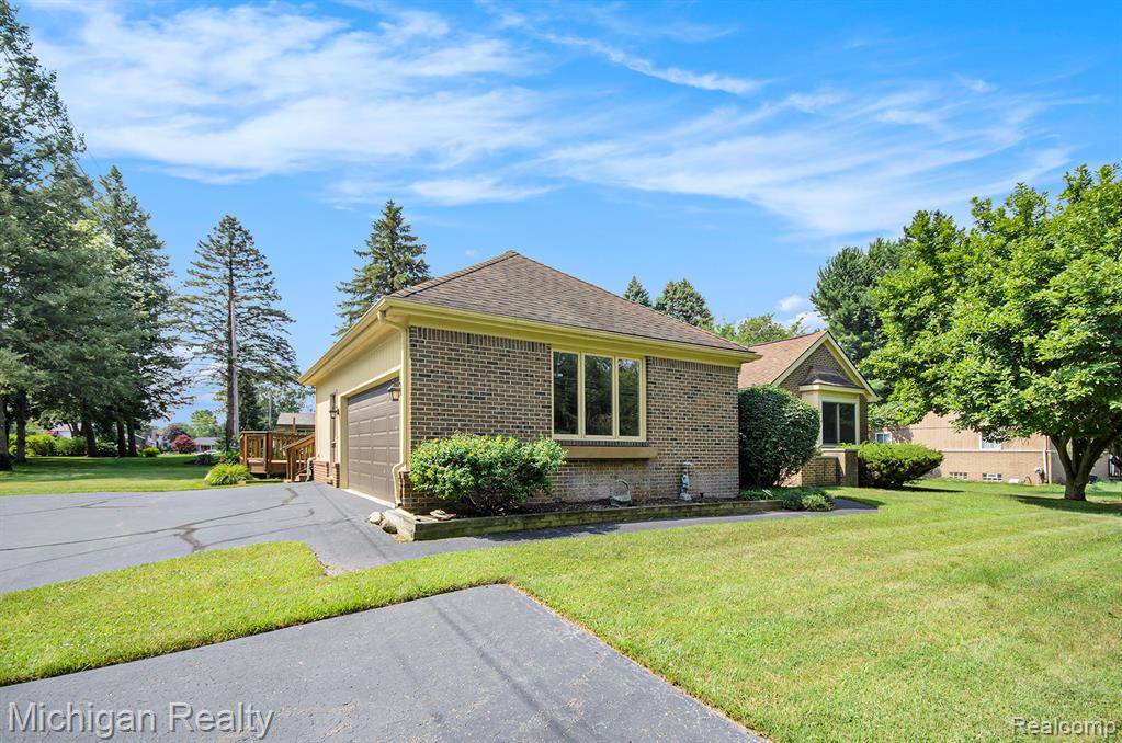 Commerce Twp, MI 48382 1418,3531 E COMMERCE Road