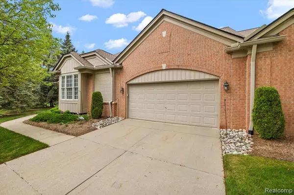 Rochester, MI 48306 4812,1660 MAPLE CREEK