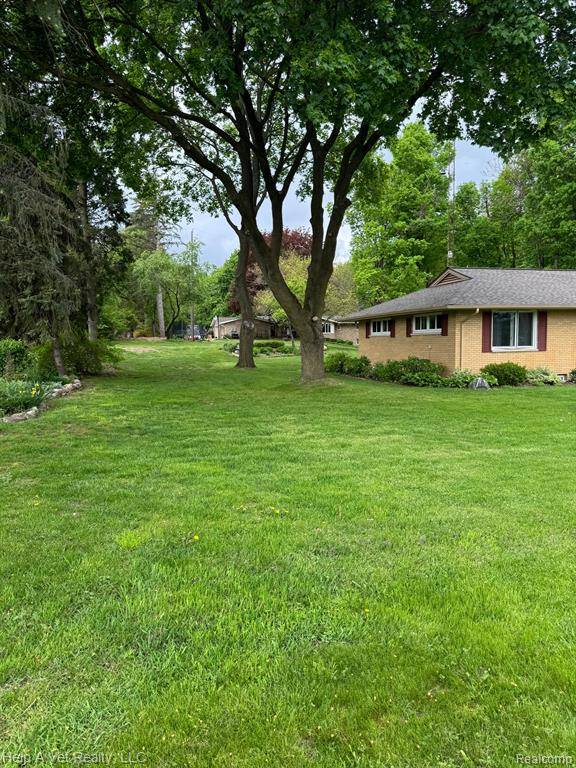 Burton, MI 48509 1321,2071 N BELSAY Road