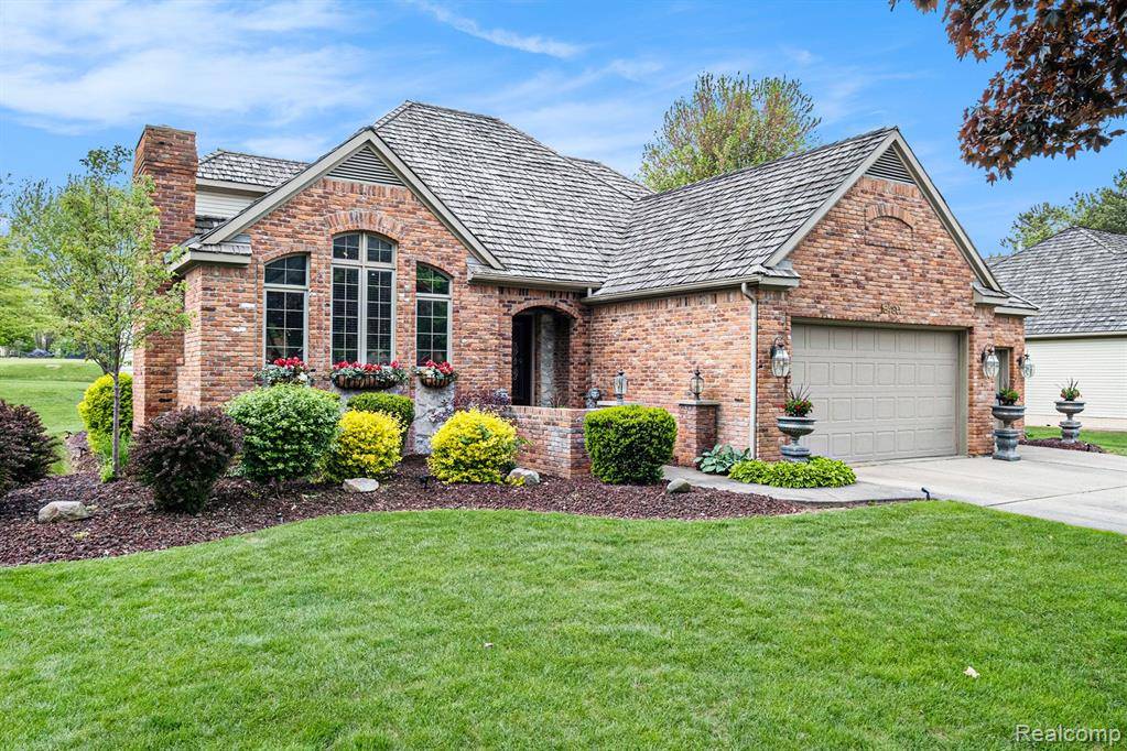 Fenton, MI 48430 8953,16480 DUSKLIGHT Drive