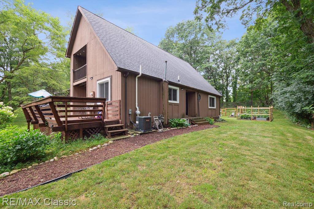 Milford, MI 48380 3653,1213 PINE RIDGE Road