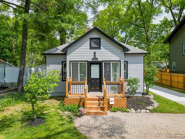 350 W HAZELHURST Street, Ferndale, MI 48220 3310