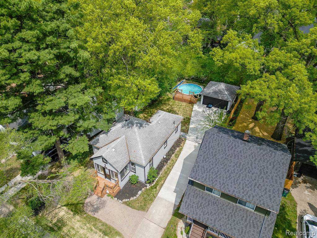 Ferndale, MI 48220 3310,350 W HAZELHURST Street