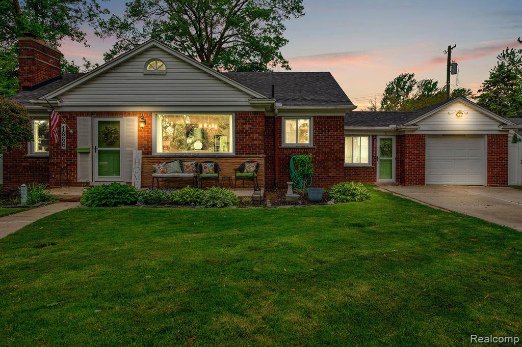 1666 22ND Street, Wyandotte, MI 48192 3529