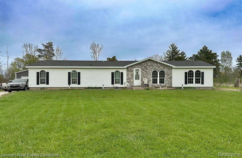 1076 N LAKESHORE Road, Harbor Beach, MI 48441 9318