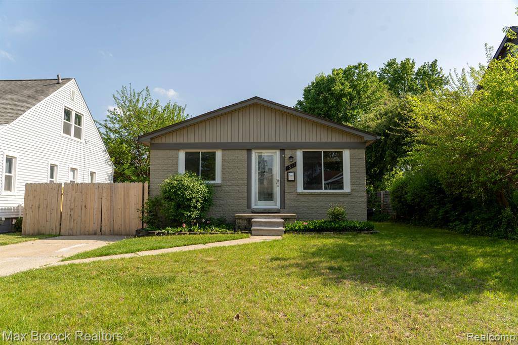 1517 PEARSON Street, Ferndale, MI 48220 1647