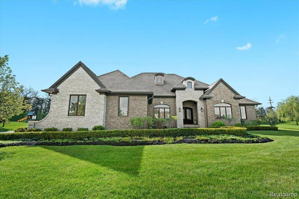 10580 STONEY POINT Drive, South Lyon, MI 48178 8052
