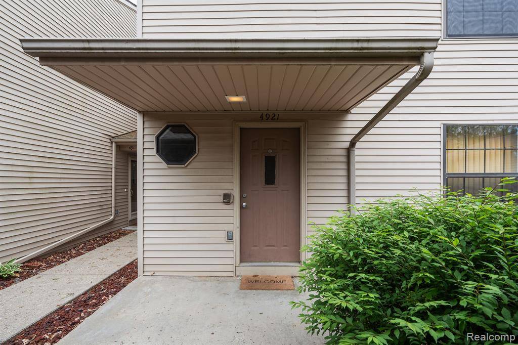 4921 OAK HILL Drive, Waterford, MI 48329 1749