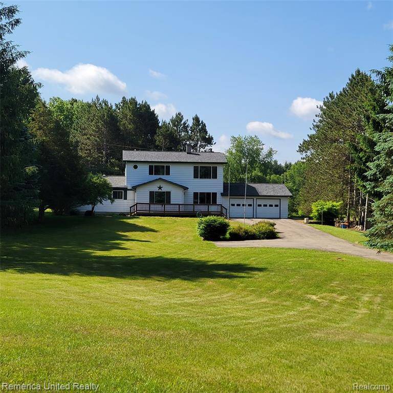 400 E SCHAFER Road, Pinckney, MI 48169 8636