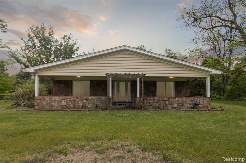 17935 MARTINSVILLE Road, Belleville, MI 48111 8700