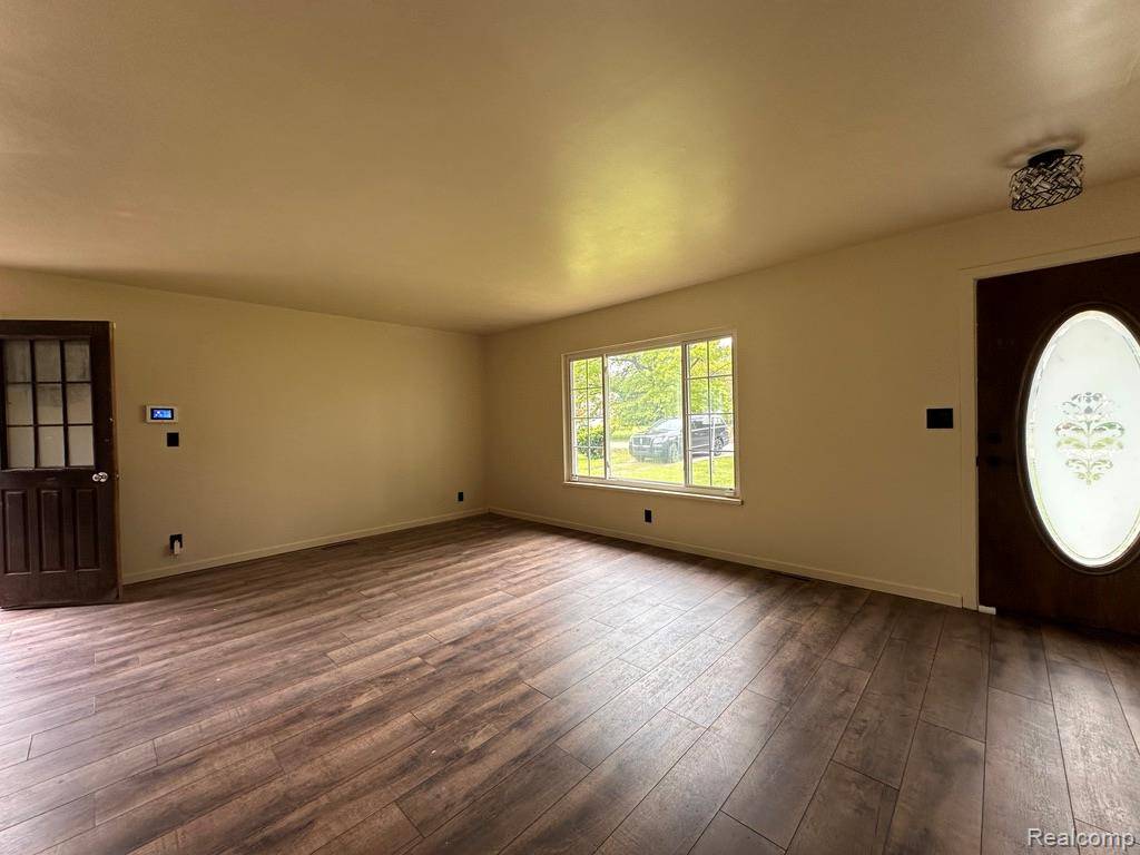 Romulus, MI 48174 1430,11321 GABRIEL Street