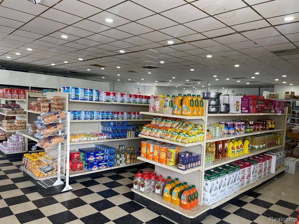 Sterling Heights, MI 48310,4119 E 17 Mile