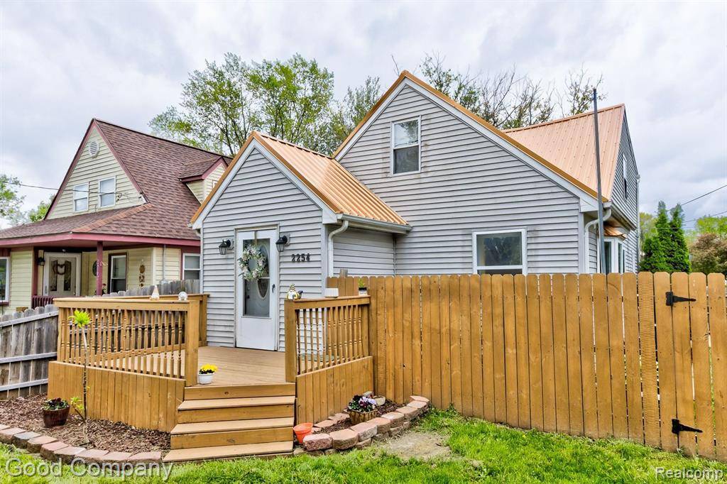 2254 E BOATFIELD Avenue, Burton, MI 48529 1779