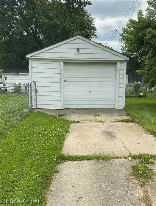 Warren, MI 48089 2863,14350 LEONARD Avenue