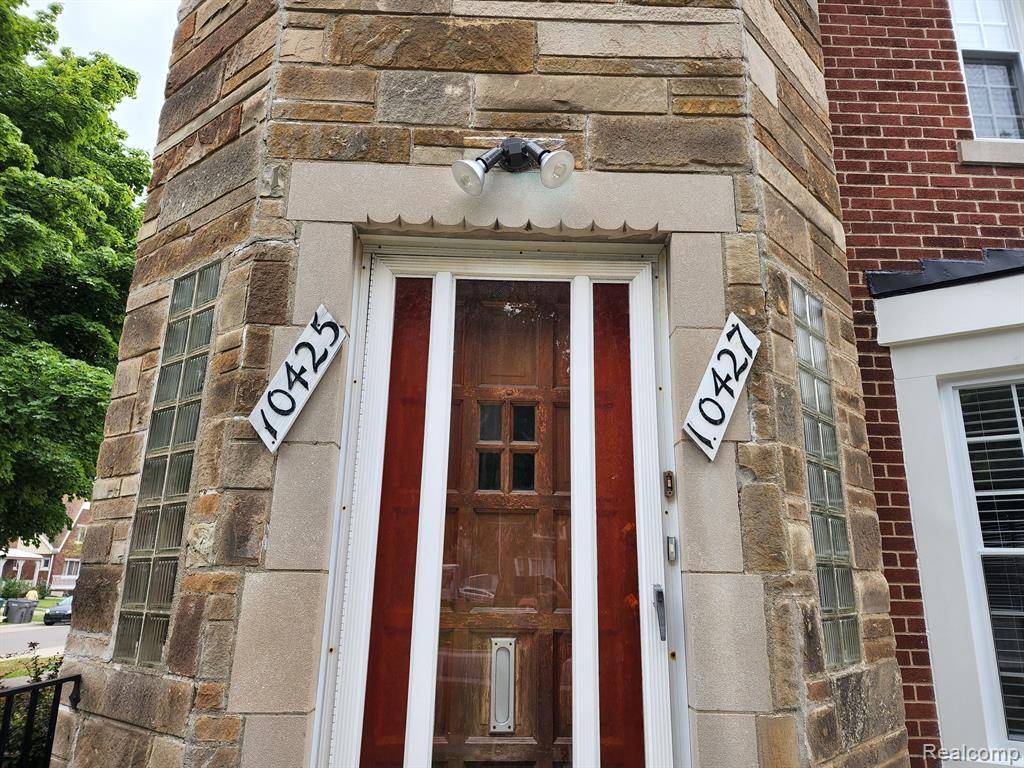Dearborn, MI 48126 1647,10427 S MORROW Circle